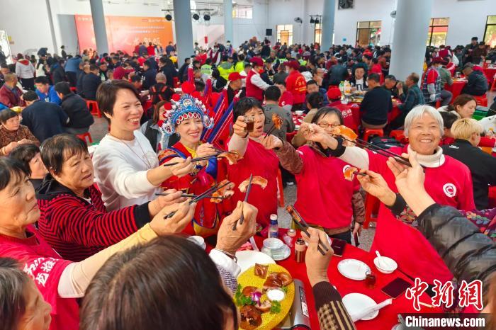 佛山南海九江烟桥古村举行2024年全国龙舟大联动