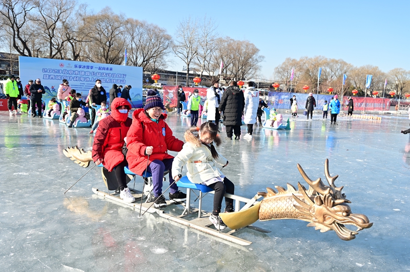 北京冬奥后首个雪季：公益驱动冰雪热潮在城市