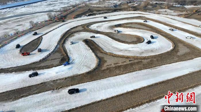 在银装素裹的北境，2025中国·鸡西兴凯湖冰雪汽