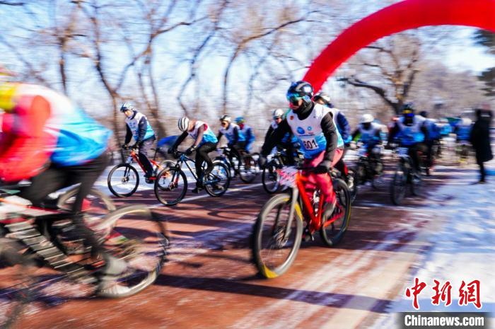 哈尔滨雪地自行车赛吸引869名国际选手参赛