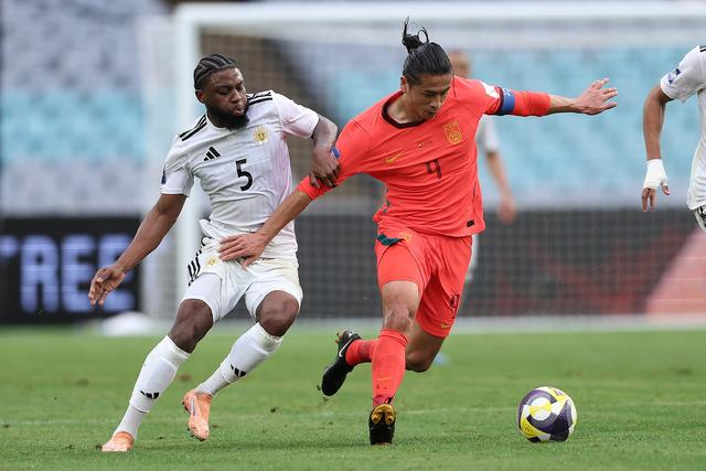 中国男足2-0完胜世界杯参赛队库拉索 邵佳一执教