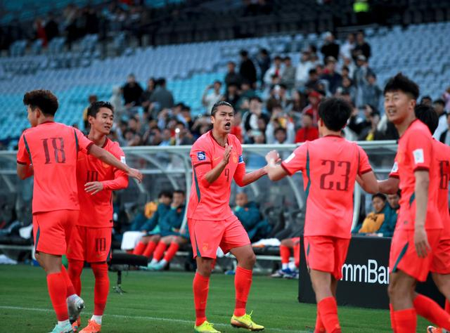 中国男足2-0完胜世界杯参赛队库拉索 邵佳一执教