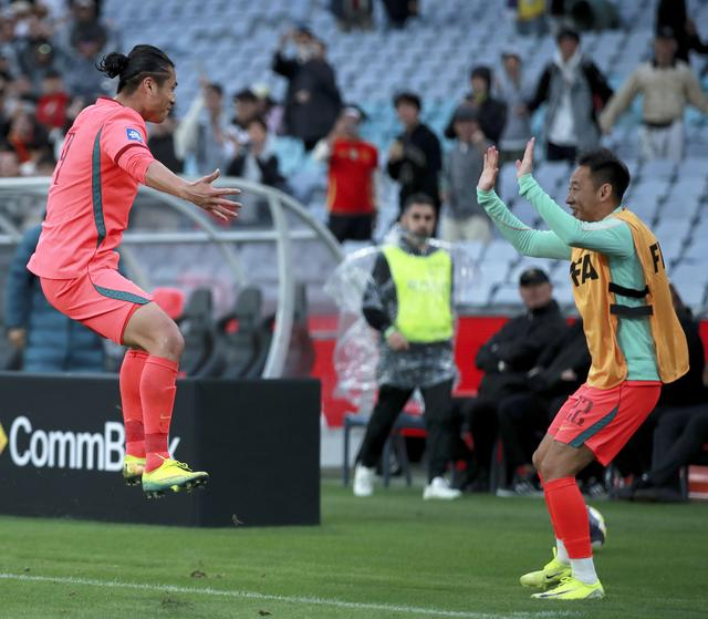 中国男足2-0完胜世界杯参赛队库拉索 邵佳一执教