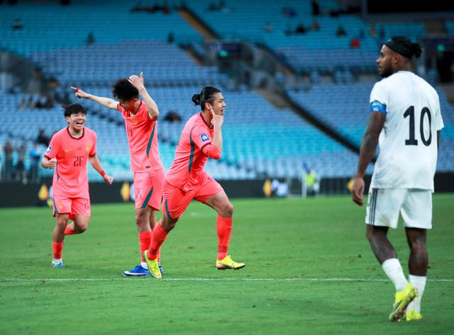 中国男足2-0完胜世界杯参赛队库拉索 邵佳一执教