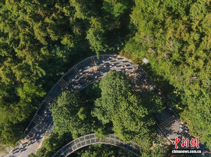 荷兰车队双星闪耀环鄱赛第三赛段