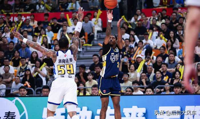 广东男篮大胜广厦杜润旺低迷引球迷不满