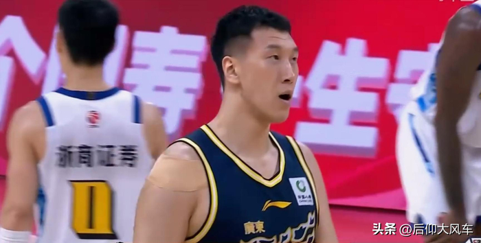 广东男篮大胜广厦杜润旺低迷引球迷不满