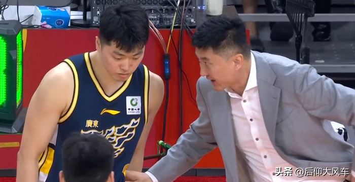 广东男篮大胜广厦杜润旺低迷引球迷不满