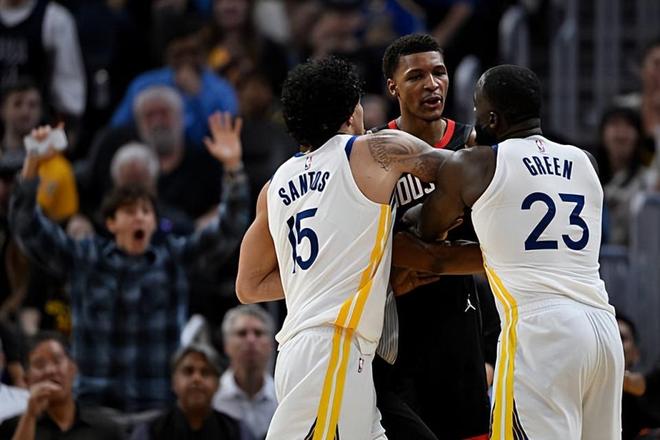 火箭险胜勇士史密斯23+9助球队六连胜