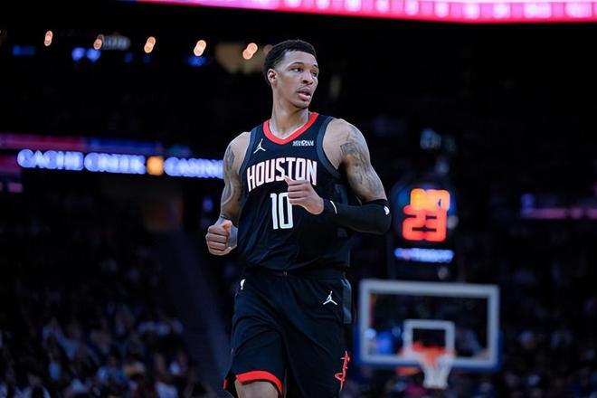 火箭险胜勇士史密斯23+9助球队六连胜